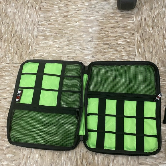 Gaming device carrying cases - Picture 7 of 11